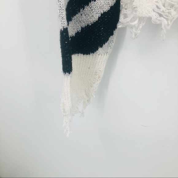 Shein Black‎ and white zebra print sweater - Picture 5 of 11